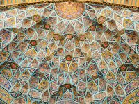 Nasr_ol_Molk_mosque_vault_ceiling.jpg