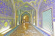 shaykh-lotfollah-mosque-in-Esfahan-from-Shutterstock.jpg