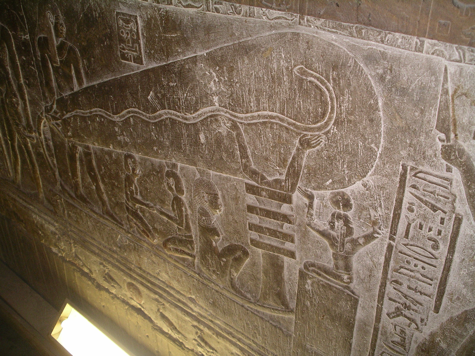 Dendera_light_002.jpg