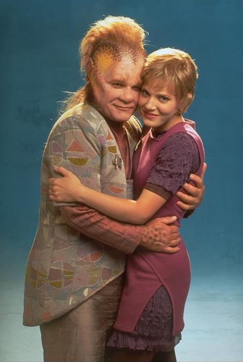 Kes-and-Neelix-kes-30707484-494-735.jpg