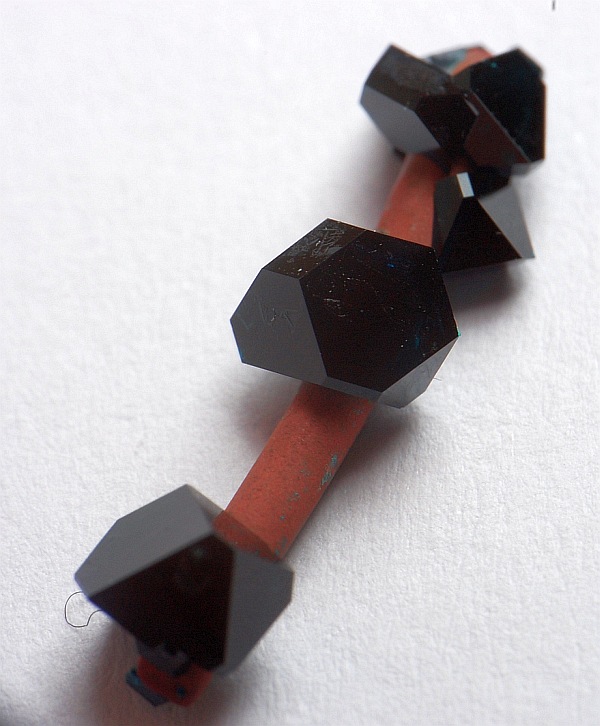 Copper%28II%29acetate_crystal_01.jpg